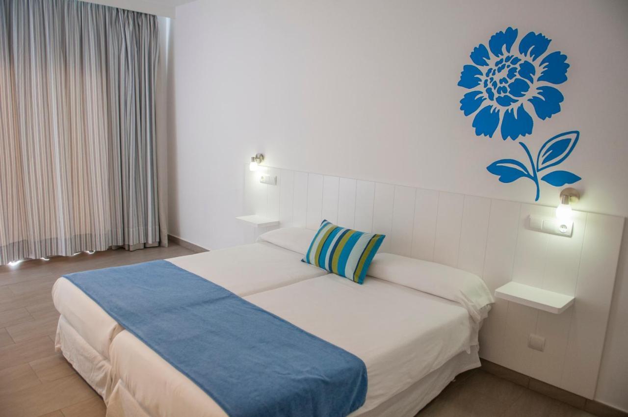 Hostal Xuroy Cala Alcaufar Exterior photo
