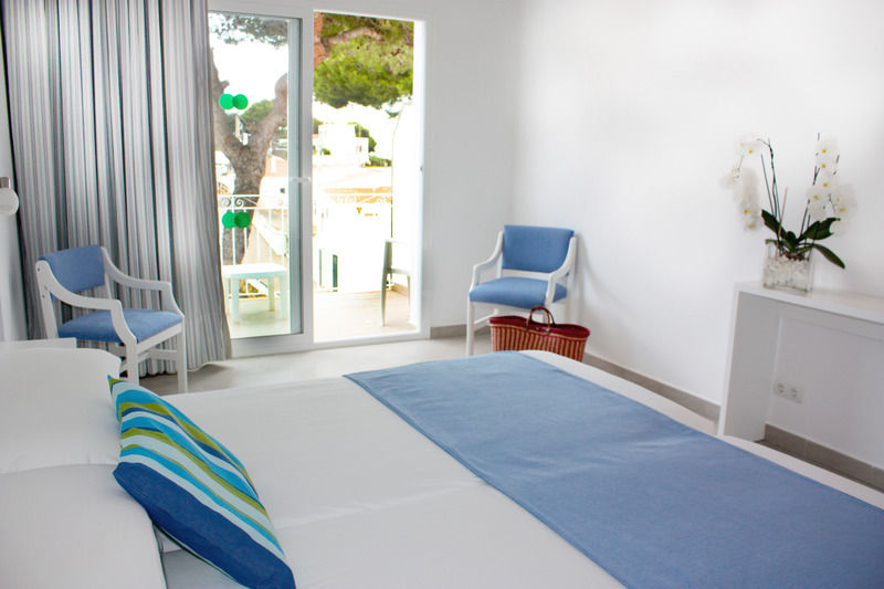 Hostal Xuroy Cala Alcaufar Exterior photo