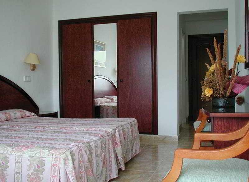Hostal Xuroy Cala Alcaufar Exterior photo